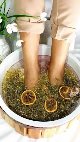 Mistura de sais e ervas para escalda-pés